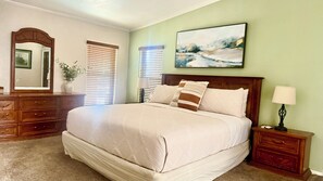 3 bedrooms, desk, iron/ironing board, free WiFi - 3-Bed 2 Bath Cozy Foothills Vacation Home (Yuma)