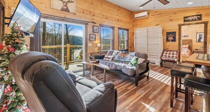Hot Tub! Sleeps 5! Dog friendly w/View. Near WCU, Casino