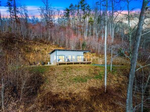 Exterior - Hot Tub! Sleeps 5! Dog friendly w/View. Near Polar Express, WCU, Casino (Whittier)