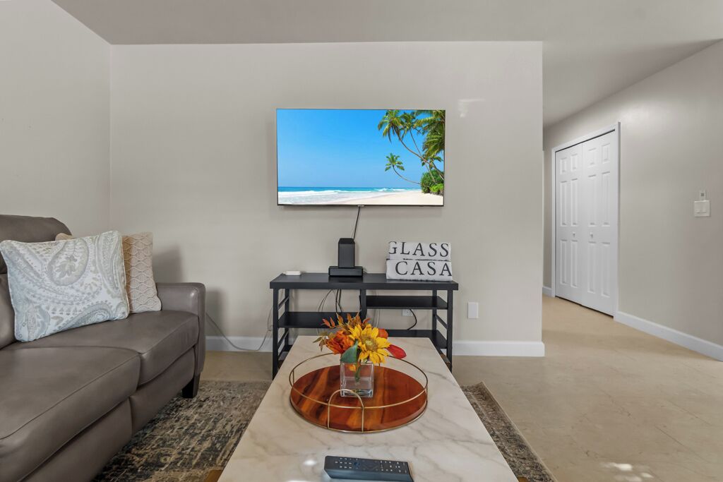 Sanibel Shores A2 Beautiful 2 Bedroom Cottage Short Walk To The Sanibel Beaches. - Sanibel, FL