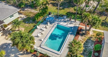 Sanibel Shores A2 Beautiful 2 bedroom Cottage short walk to the beach