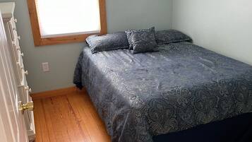 3 makuuhuonetta, silitysrauta/-lauta, ilmainen Wi-Fi, vuodevaatteet