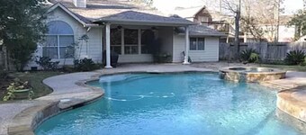 Hard to find single story with fabulous Pool/Spa & Pebbled Patio on oversized.