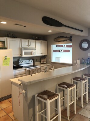 Fridge, microwave, oven, stovetop - Close to Lake of the Ozarks Shootout. Free Boat Slip. Centrally located (Osage Beach)