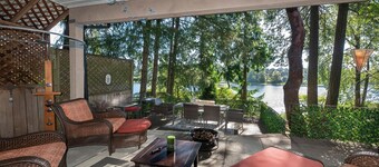 Lakefront/water activities/ private/wifi/high cleaning standards/peaceful