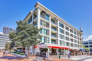 Exterior - High-end Viaduct studio apartment! (Auckland)