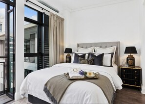 1 bedroom, desk, iron/ironing board, WiFi - High-end Viaduct studio apartment! (Auckland)