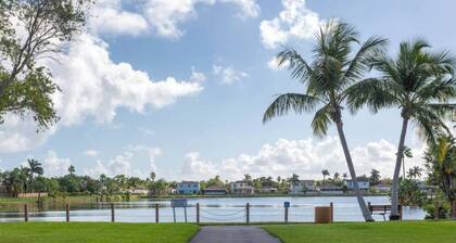 New Miami Townhouse On Lake For Families SU 3Bd, 1Bth, 5 Per