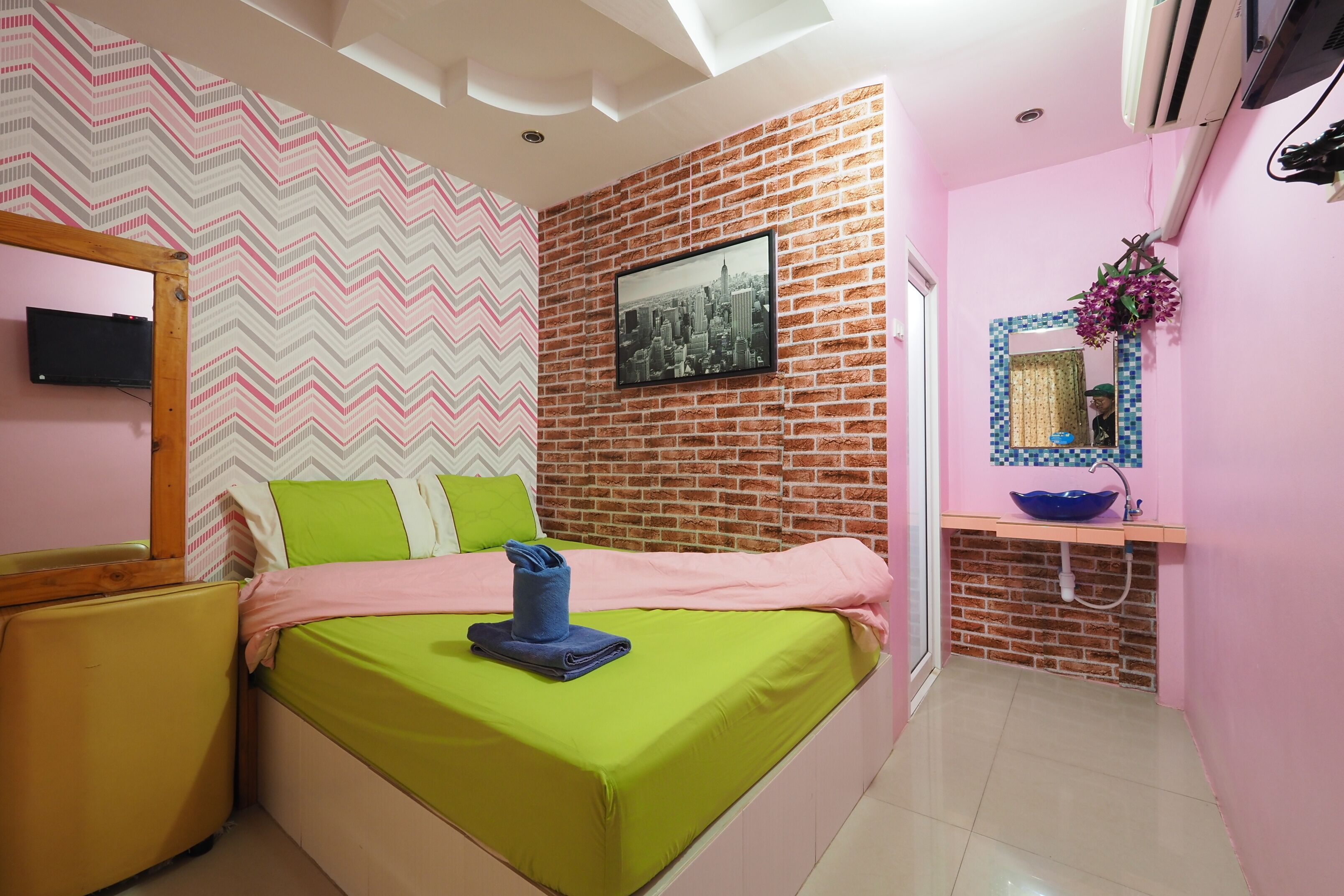 Deluxe Double Room | Desk, free WiFi, bed sheets