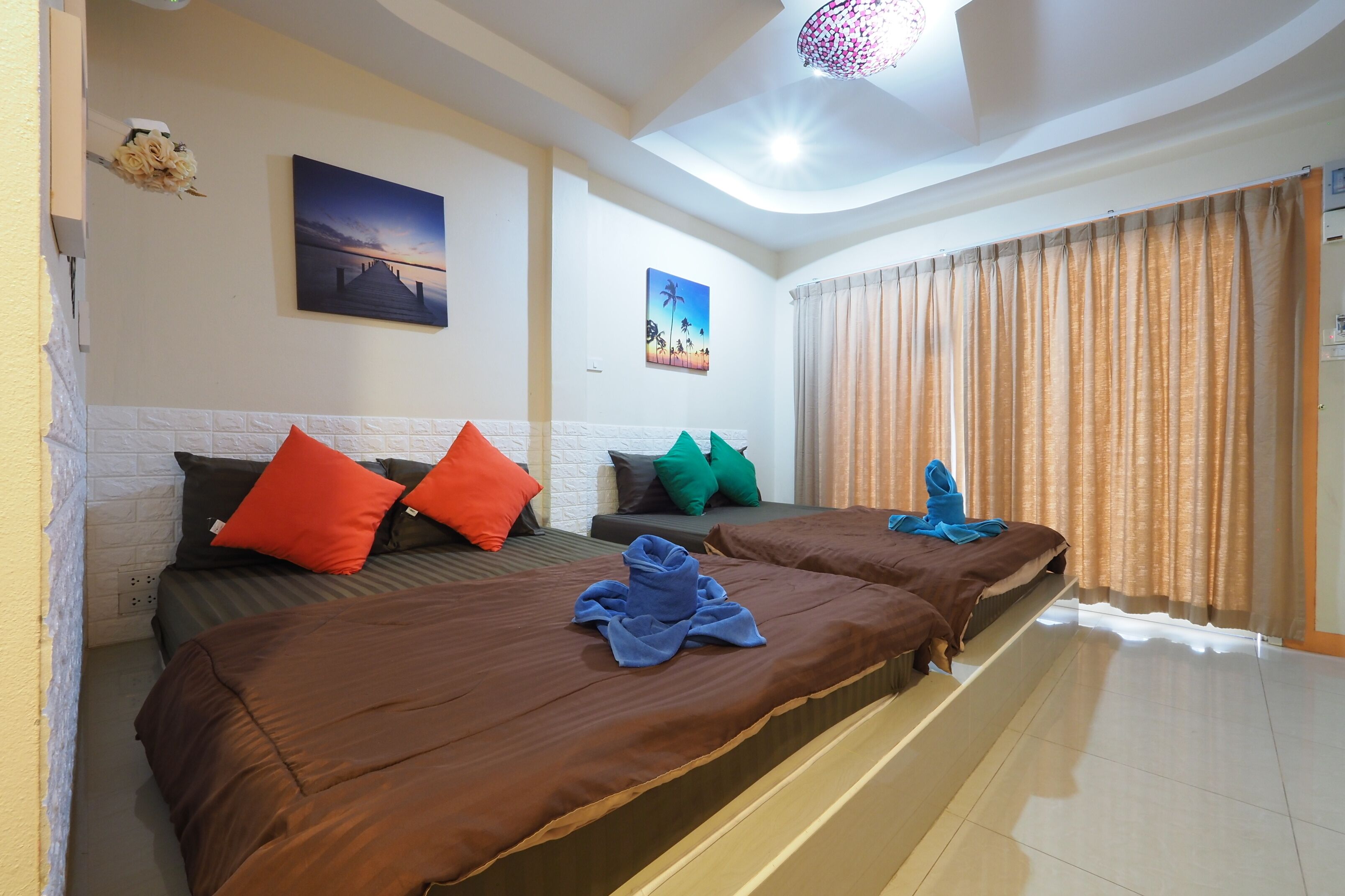 Family Suite | Desk, free WiFi, bed sheets