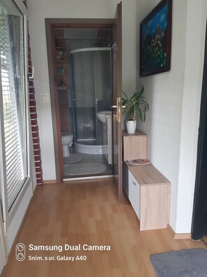 Shower, jetted bath, hair dryer, bidet