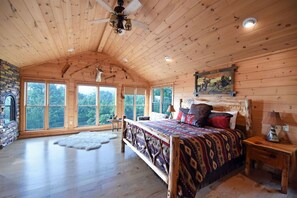 3 bedrooms, desk, free WiFi, bed sheets