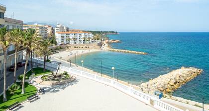 Heart of the village sea views only 100m beach