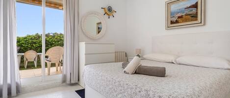 3 bedrooms, iron/ironing board, Internet, bed sheets