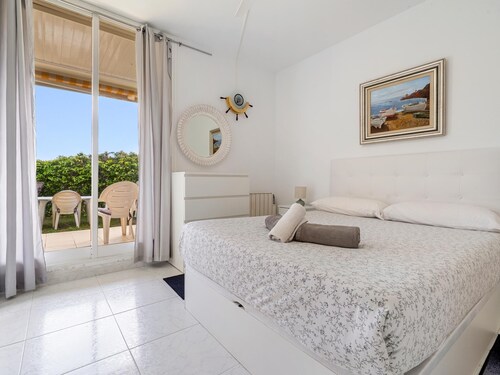 Appartement avec jardin privé et piscine 1km plage