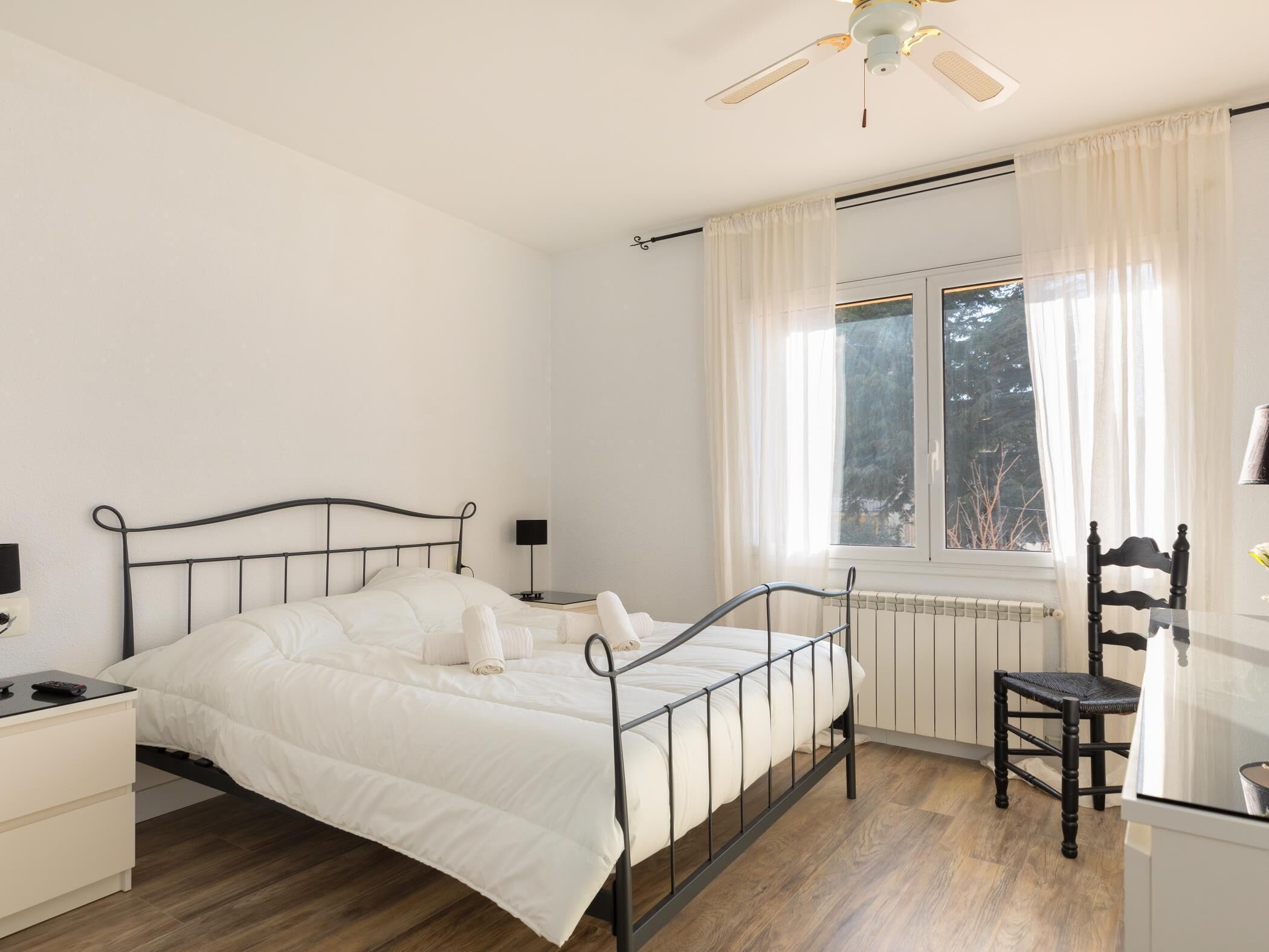 3 bedrooms, iron/ironing board, Internet, bed sheets