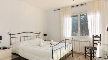 3 chambres, fer et planche Ă repasser, accĂšs Internet, draps fournis