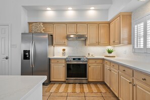 Coffee/tea maker, fridge, microwave, oven