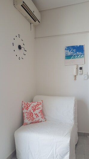 Interior - PiPi's House is located in Nea Artaki, Evia and has a balcony and sea views. (Nea Artaki)