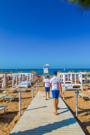På stranden