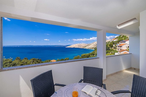Apartment STARA BAŠKA with sea view
