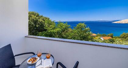 Apartment STARA BAŠKA near the sea