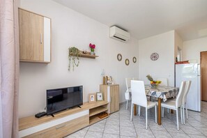 Dining - Apartment STARA BAŠKA near the sea (Stara Baška)