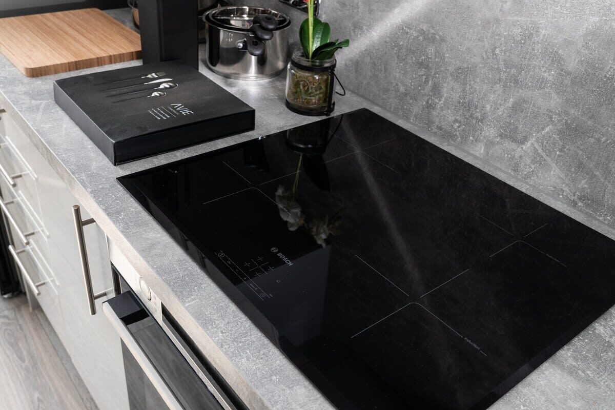 Kjøleskap, mikrobølgeovn, ovn og oppvaskmaskin