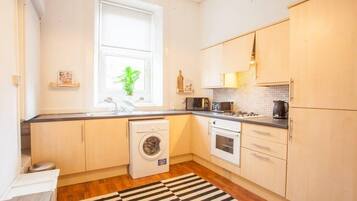 Fridge, microwave, oven, coffee/tea maker