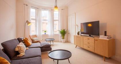 Stunning 2 bed property in heart of West End