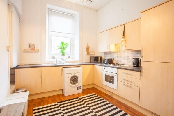 Fridge, microwave, oven, coffee/tea maker
