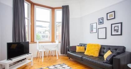 Beautiful Flat in Great West end Location