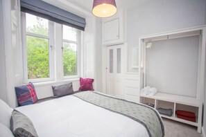 1 slaapkamer, een strijkplank/strijkijzer, wifi, beddengoed