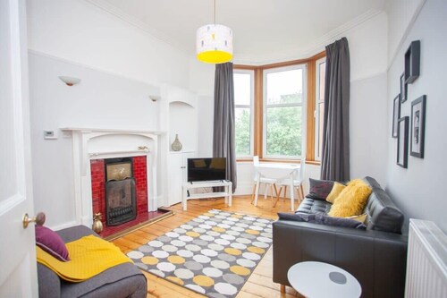 Beautiful Flat in Great West end Location