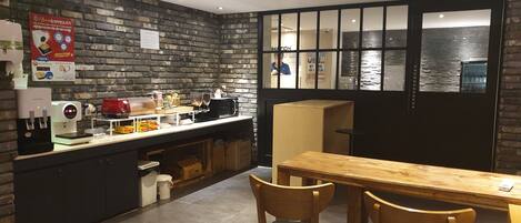 包含每日自助早餐