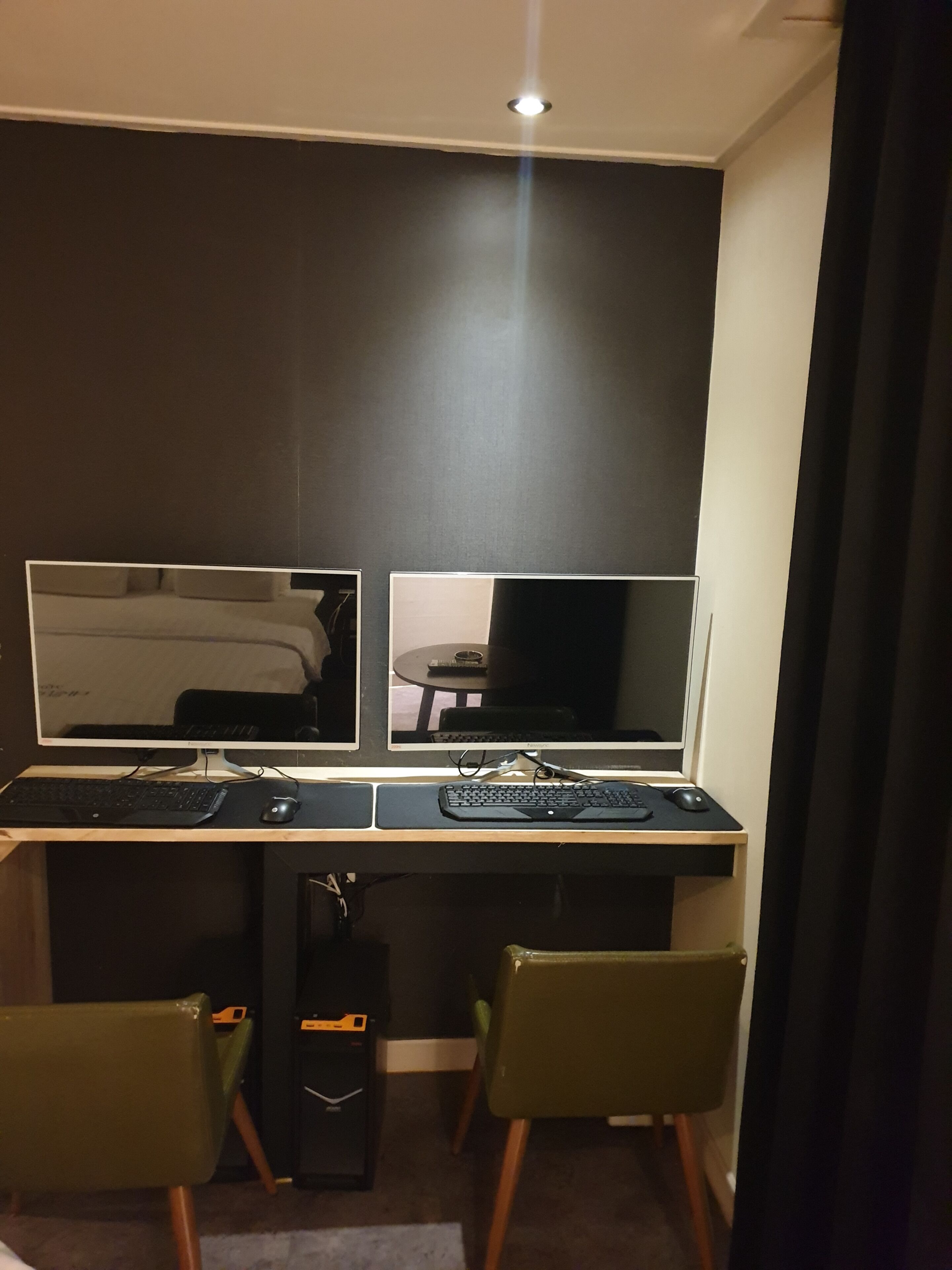 Deluxe Room (Massage Chair) | Room amenity