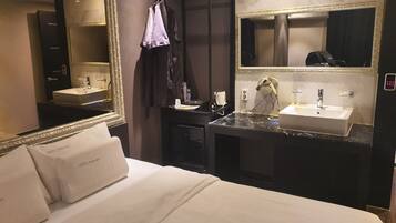 Deluxe Room (Massage Chair) | Free WiFi