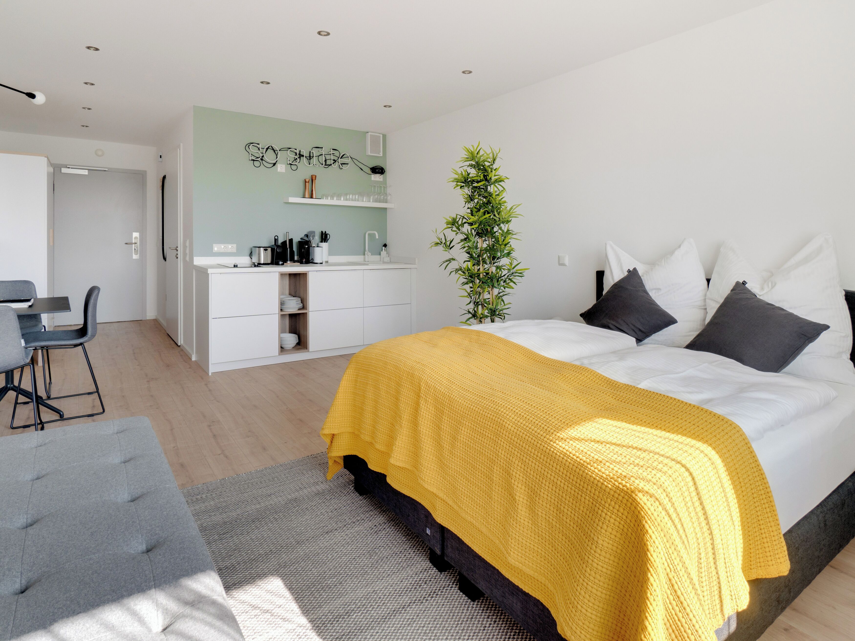 Suite L | Laptop workspace, free WiFi, bed sheets