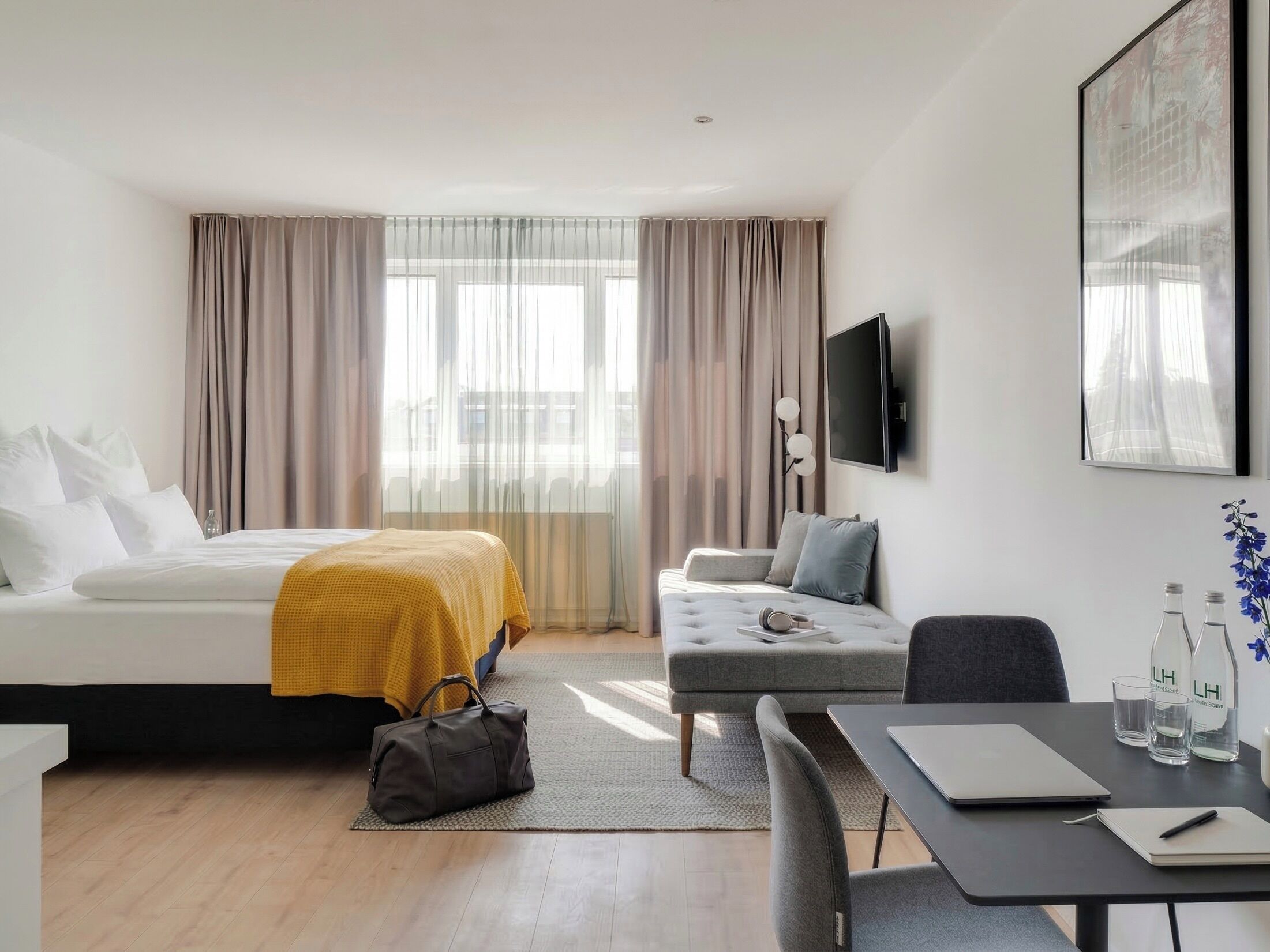 Suite L | Laptop workspace, free WiFi, bed sheets