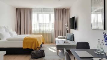 Suite L | Laptopgeeigneter Arbeitsplatz, kostenloses WLAN, Bettwäsche