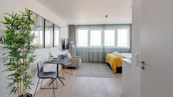 Suite L | Area soggiorno | Smart TV 55 pollici con canali digitali, TV