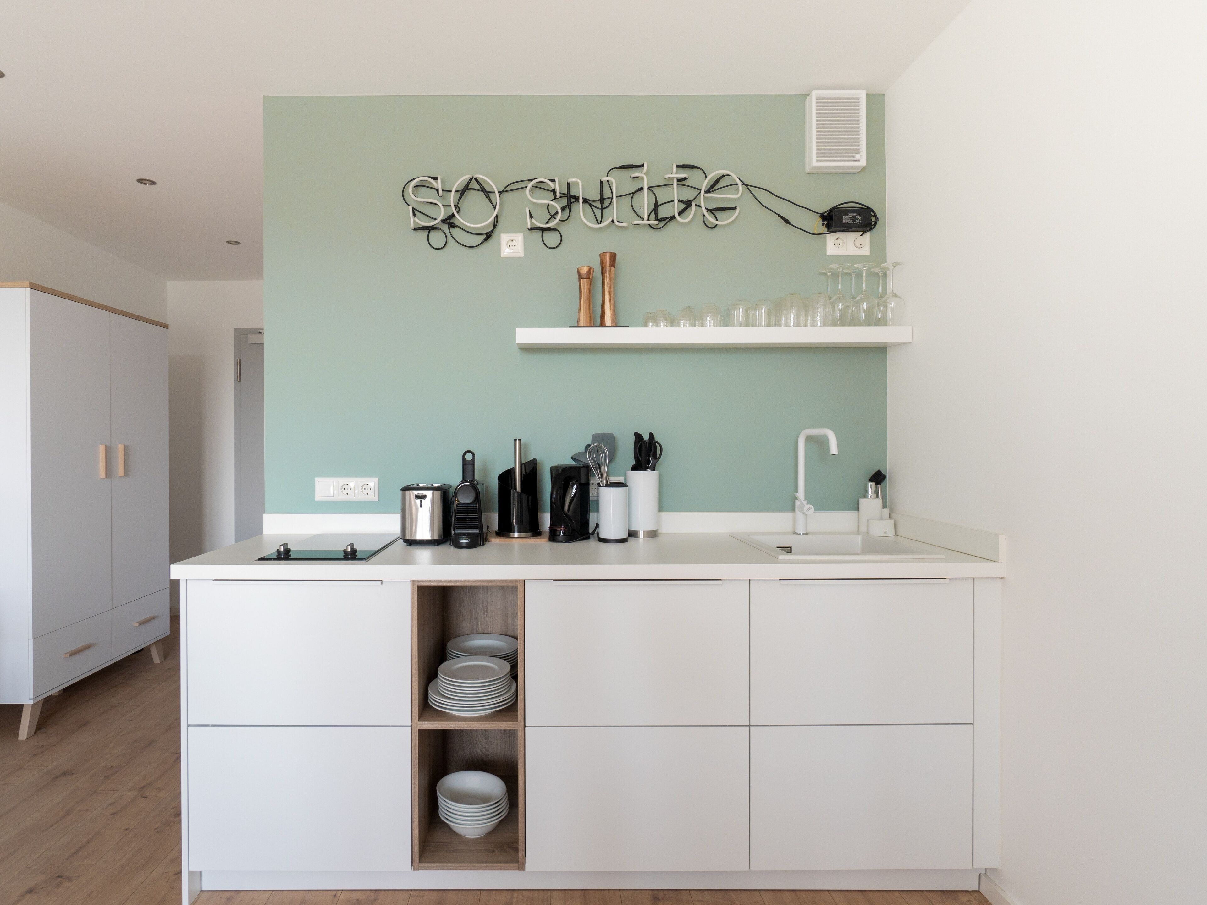 Suite L | Private kitchen | Fridge, coffee/tea maker, electric kettle