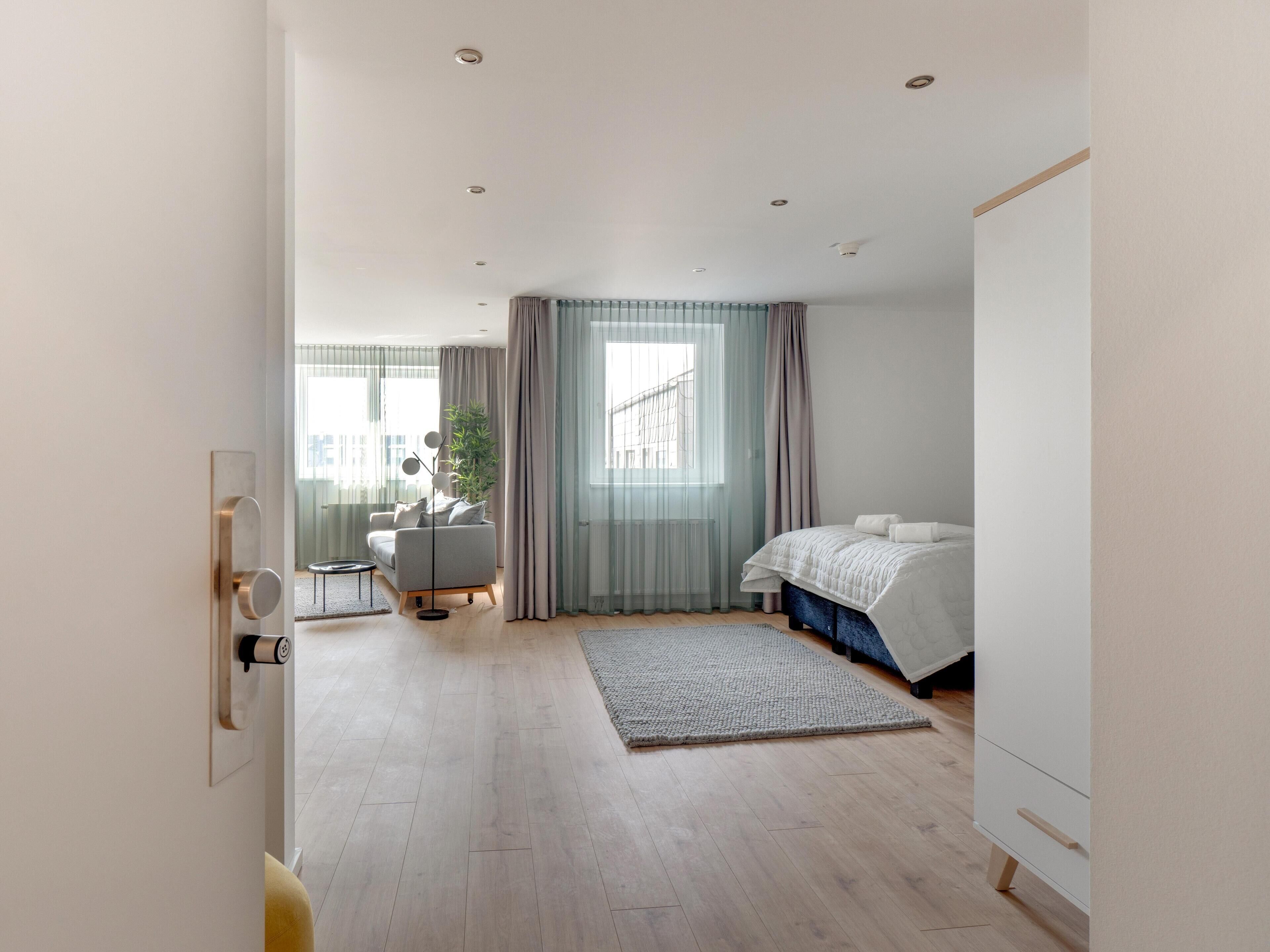 Suite XXL + sofa bed | مساحة عمل للكمبيوتر المحمول وواي فاي مجانًا وملاءات أسرّة