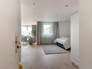 Suite XXL + sofa bed | Khu vực làm việc phù hợp cho laptop 