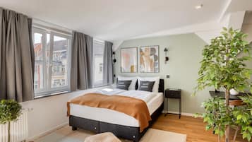 Suite M | 1 bedroom, individually furnished, desk, laptop workspace