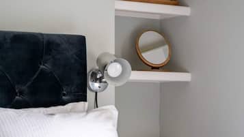 1 bedroom, premium bedding, desk, laptop workspace