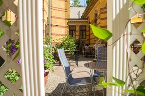 Outdoor dining - Apartment with three bedrooms (Leipzig)