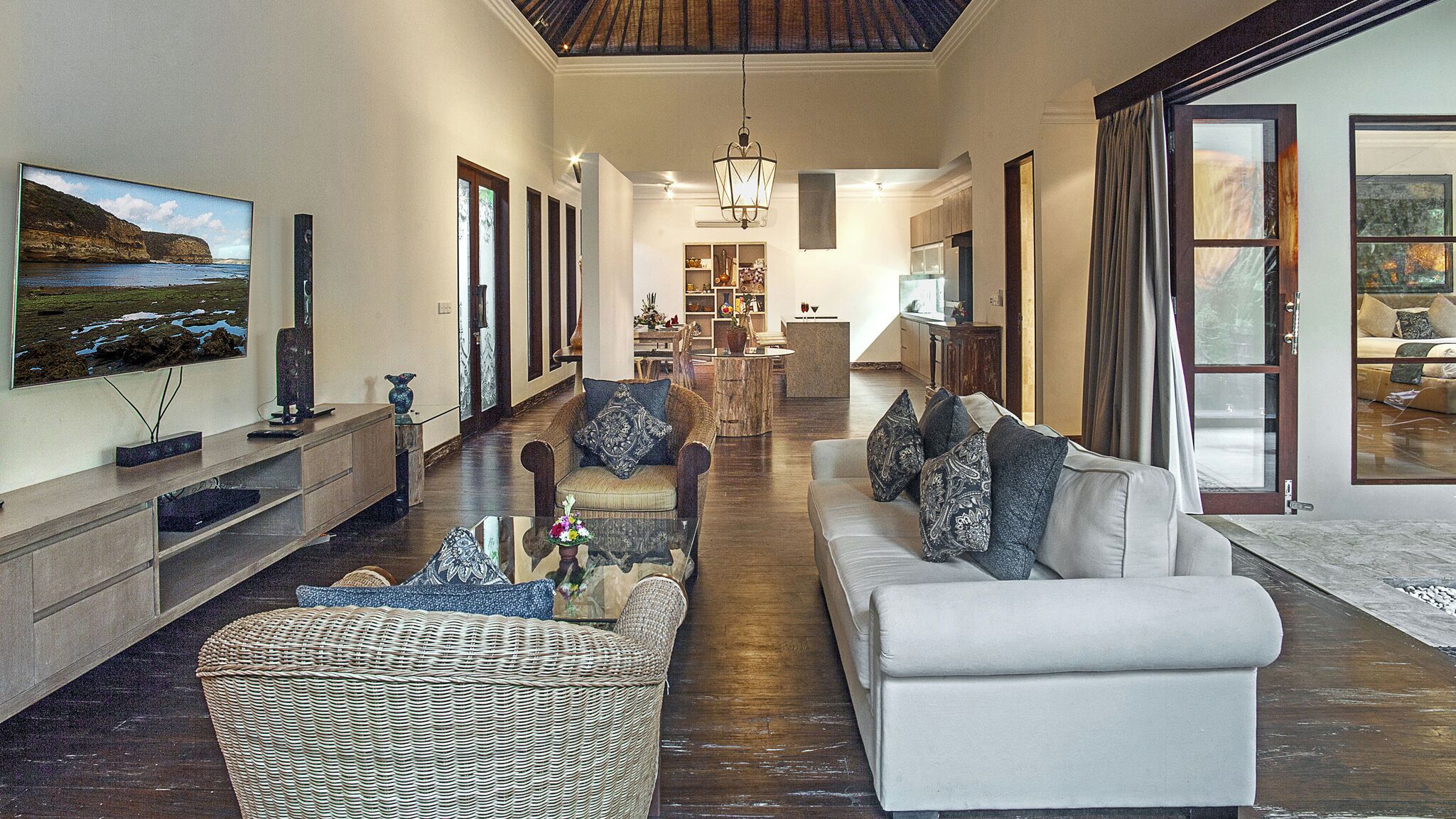 Avalon III | In-room safe, desk, iron/ironing board, free WiFi