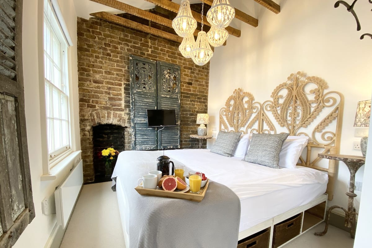 Superior Apartment | 1 bedroom, Tempur-Pedic beds, in-room safe, desk