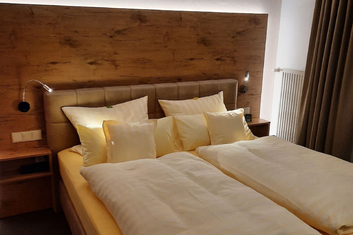 1 chambre, coffres-forts dans les chambres, bureau, Wi-Fi gratuit